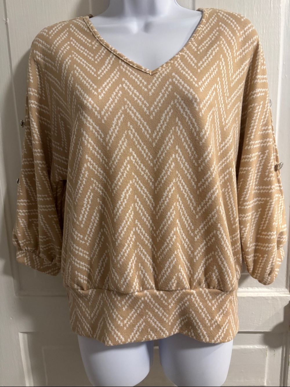 Adrienne Vittadini V-Neck Chevron Knit Top in Beige/Tan and White Size S